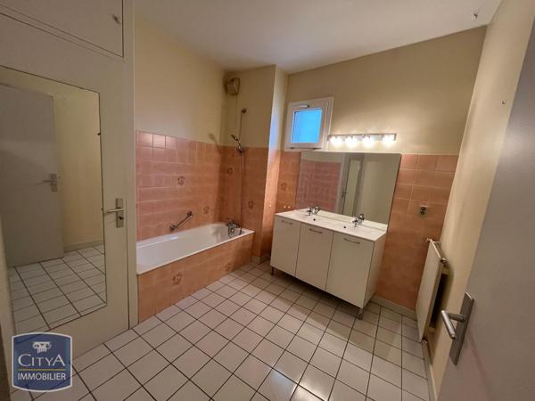 Appartement à louer 4 pièces 117.99m²