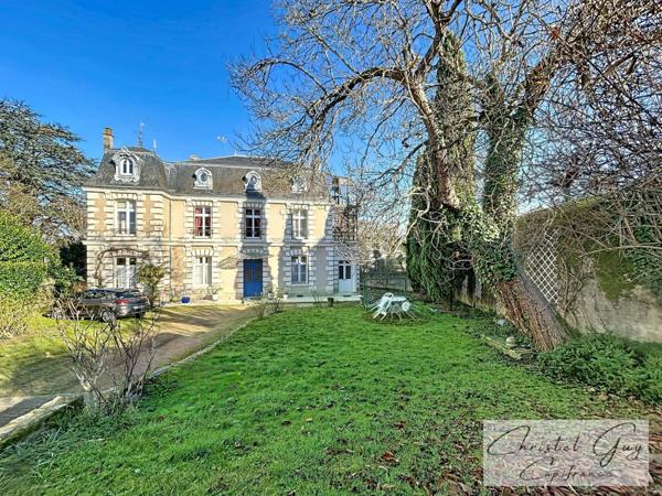 Maison de Maître, coeur de ville MONTVAL-SUR-LOIR (72), 6 chambres, terrain 2090 m²