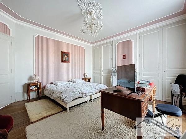 Maison de Maître, coeur de ville MONTVAL-SUR-LOIR (72), 6 chambres, terrain 2090 m²