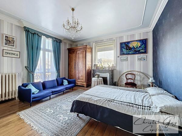 Maison de Maître, coeur de ville MONTVAL-SUR-LOIR (72), 6 chambres, terrain 2090 m²