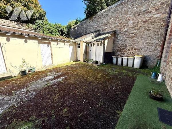 T2 à rénover / Hôpital : Appartement T2 de 32 m² situé à quelques pas de l'hôpital et proche du...