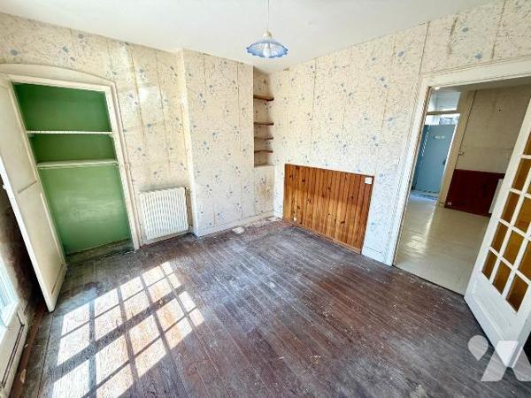 T2 à rénover / Hôpital : Appartement T2 de 32 m² situé à quelques pas de l'hôpital et proche du...