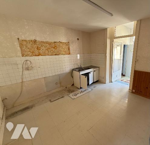 T2 à rénover / Hôpital : Appartement T2 de 32 m² situé à quelques pas de l'hôpital et proche du...