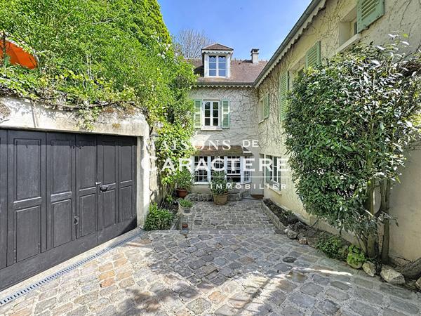 Maison de charme de 150 m² avec annexes à Thiverval