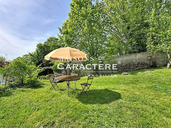 Maison de charme de 150 m² avec annexes à Thiverval