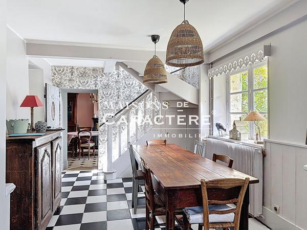 Maison de charme de 150 m² avec annexes à Thiverval