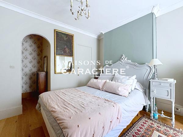 Maison de charme de 150 m² avec annexes à Thiverval