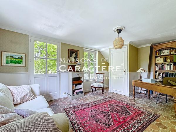 Maison de charme de 150 m² avec annexes à Thiverval