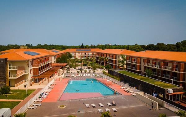 APPARTEMENT T2 PLUS CABINE. 6 COUCHAGES. TERRASSE. PARKING.