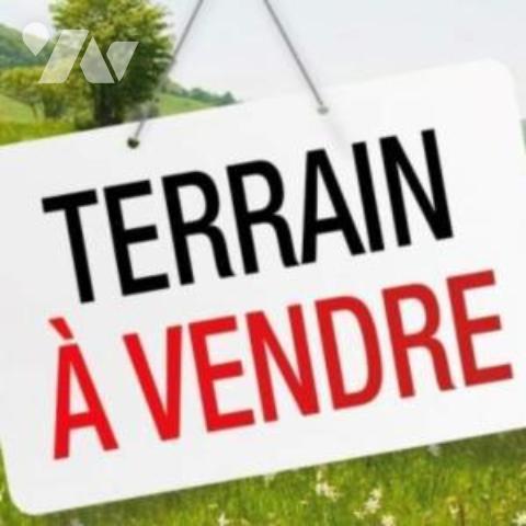 Terrain à Bâtir, 2018m² avec petit plan d'eau.