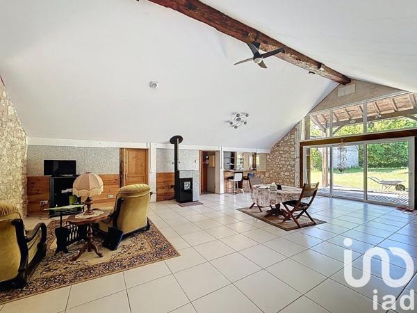 Maison à vendre 10 pièces 375 m² Saint-Étienne-de-Puycorbier
