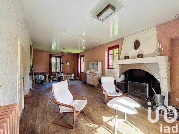 Maison à vendre 10 pièces 375 m² Saint-Étienne-de-Puycorbier