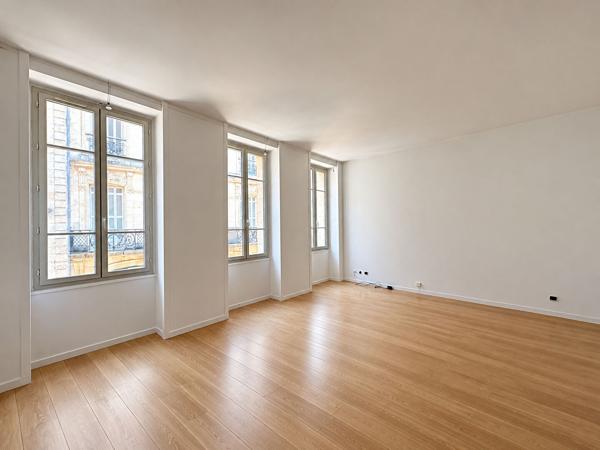 Appartement 2 pièces - 54.97 m2 - PLACE DU PALAIS , Bordeaux