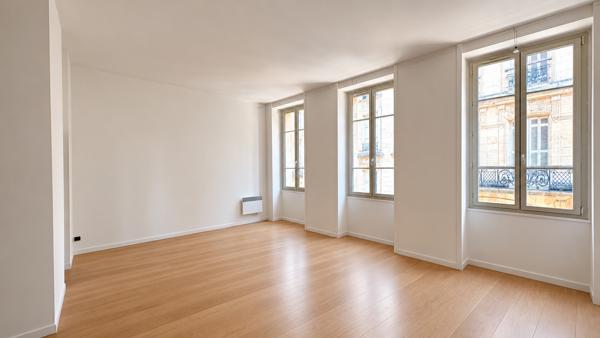 Appartement 2 pièces - 54.97 m2 - PLACE DU PALAIS , Bordeaux
