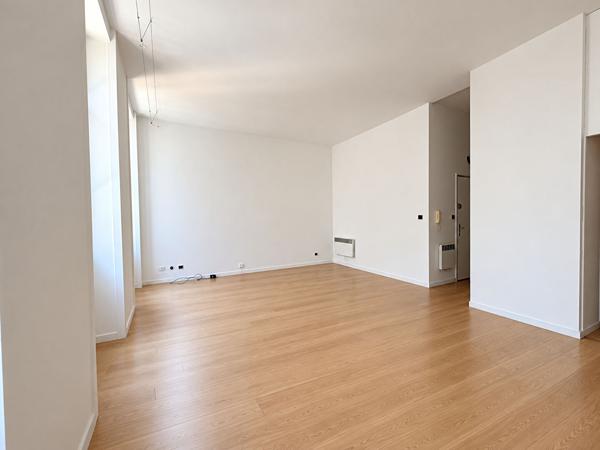 Appartement 2 pièces - 54.97 m2 - PLACE DU PALAIS , Bordeaux