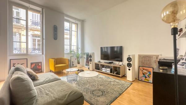 Appartement 2 pièces - 54.97 m2 - PLACE DU PALAIS , Bordeaux