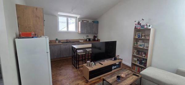 Appartement T2, rénové entièrement, 85m², mezzanine, centre de LARUNS (64)