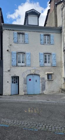 Appartement T2, rénové entièrement, 85m², mezzanine, centre de LARUNS (64)