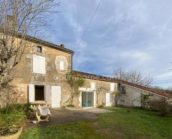 Bunzac - Maison en pierre de 121 m² avec dépendances et jardin