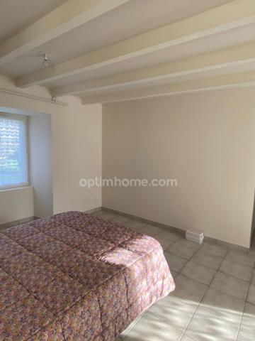 Bunzac - Maison en pierre de 121 m² avec dépendances et jardin