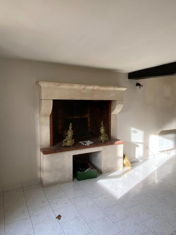 Bunzac - Maison en pierre de 121 m² avec dépendances et jardin