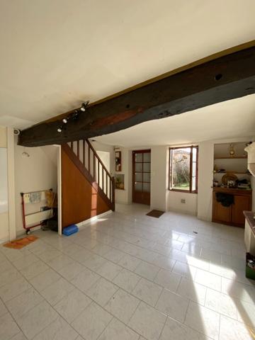 Bunzac - Maison en pierre de 121 m² avec dépendances et jardin