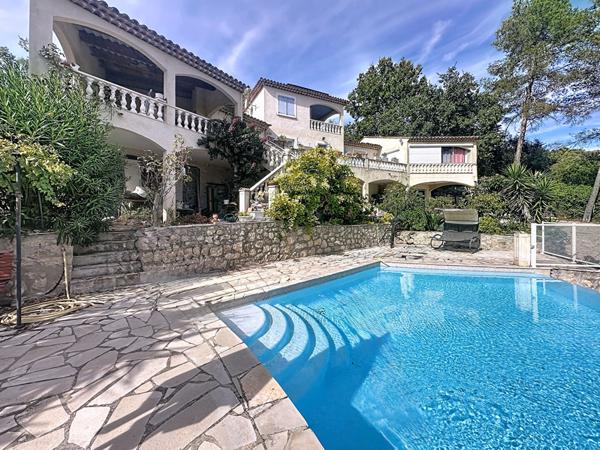 Maison Provençale à vendre au Tignet - 5 pièces + piscine + 2 appartements + Garage 120m²