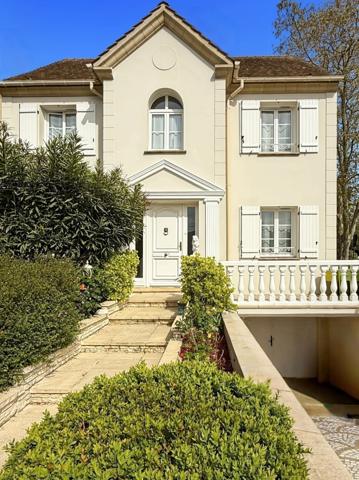 Conflans-Sainte-Honorine (78700) Maison familiale de 120 m² – 3/4 chambres – Jardin & terrasse Proche CENTRE-VILLE / GARE SNCF