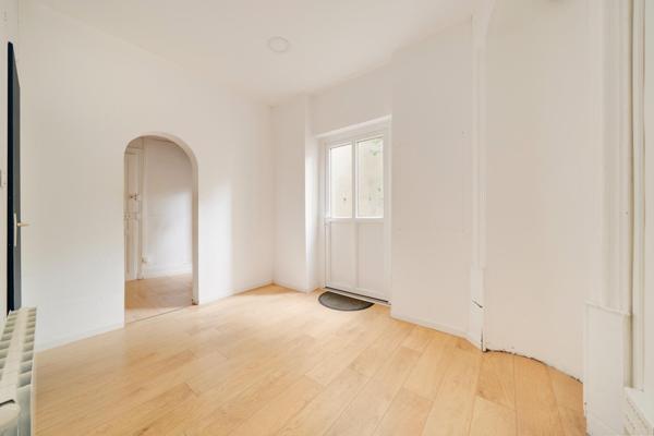 Local commercial 70 m² avec terrasse et cave