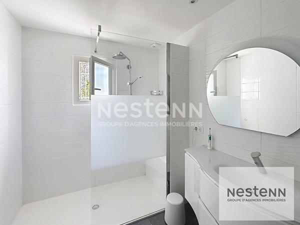 Maison plain pied à vendre à Mudaison - 4 chambres, garage, piscine et confort moderne !