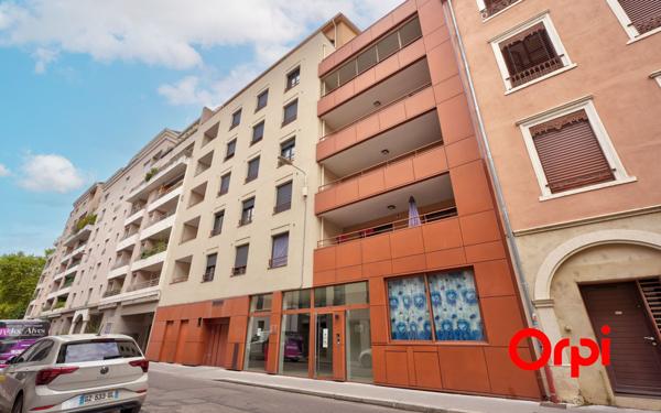 Appartement à vendre    2 pièces • 50,44 m2 Lyon 3