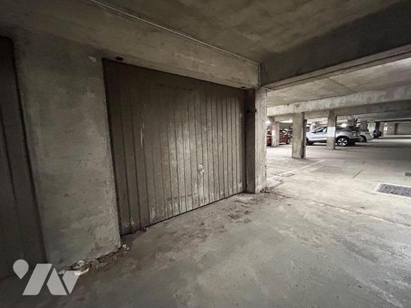 Secteur Bellevue - A deux pas d'un arrêt de Tramway, situé dans un sous-sol avec accès sécurisé...