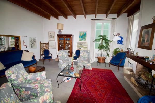 À vendre Maison de maître du XIXe avec grange et parc arboré d'environ1,5 hectare, proche Villeneuve-sur-Lot. Dans un environnement calme et verdoyant, à seulement quelques minutes de la bastide historique de Villeneuve-sur-Lot, cette maison de maître , Casseneuil