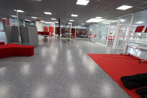 BATIMENT COMPRENANT 13 LOCAUX A LOUER INDIVIDUELLEMENT AU BREUIL MAGNE (17870)