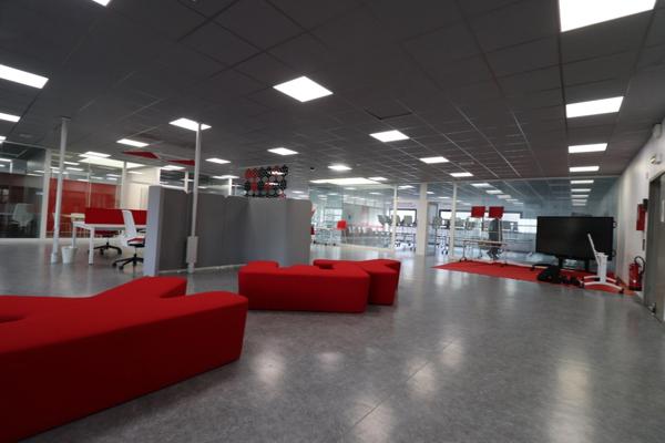 BATIMENT COMPRENANT 13 LOCAUX A LOUER INDIVIDUELLEMENT AU BREUIL MAGNE (17870)