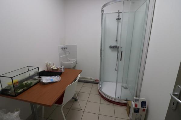 BATIMENT COMPRENANT 13 LOCAUX A LOUER INDIVIDUELLEMENT AU BREUIL MAGNE (17870)