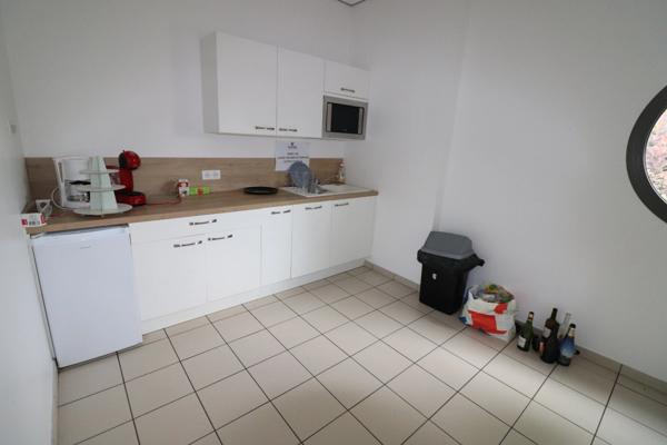 BATIMENT COMPRENANT 13 LOCAUX A LOUER INDIVIDUELLEMENT AU BREUIL MAGNE (17870)