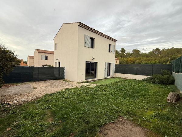 Fuveau, maison T4 avec jardin, au calme, proche du centre ville et des commodités, sous garantie décennale.