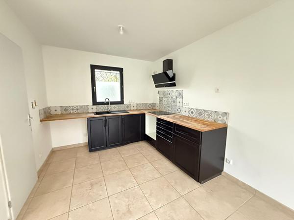 Fuveau, maison T4 avec jardin, au calme, proche du centre ville et des commodités, sous garantie décennale.