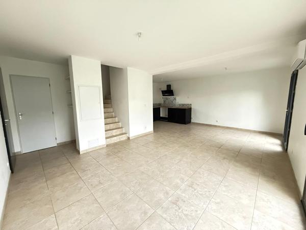 Fuveau, maison T4 avec jardin, au calme, proche du centre ville et des commodités, sous garantie décennale.