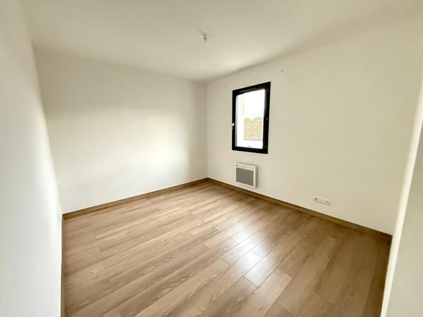 Fuveau, maison T4 avec jardin, au calme, proche du centre ville et des commodités, sous garantie décennale.