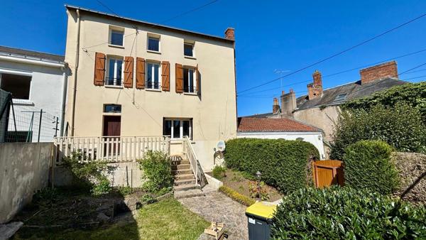 À VENDRE EN EXCLUSIVITÉ, MAISON EN PLEIN CENTRE-VILLE DE CHOLET