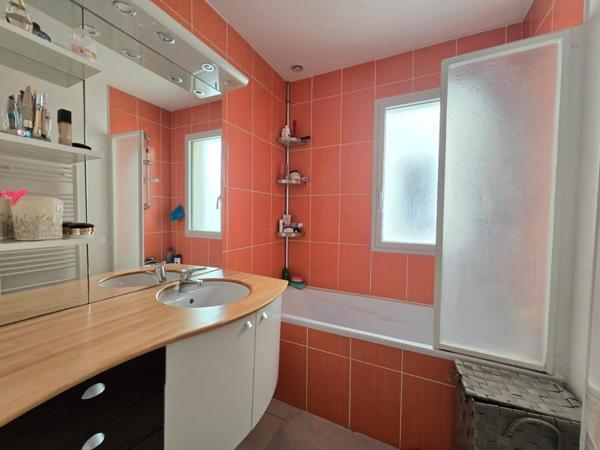 Coup de cœur : maison lumineuse avec terrasse et garage au calme