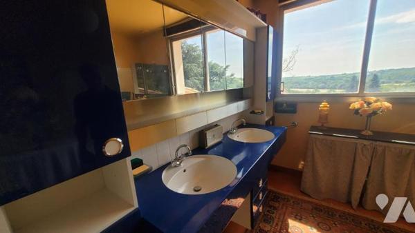 Propriété rare de 362 m² habitable avec piscine et vue Loire - 1.5 hectares