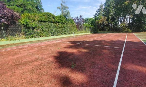 Propriété rare de 362 m² habitable avec piscine et vue Loire - 1.5 hectares