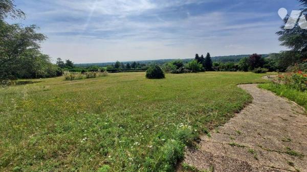 Propriété rare de 362 m² habitable avec piscine et vue Loire - 1.5 hectares