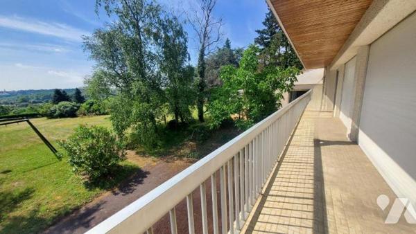 Propriété rare de 362 m² habitable avec piscine et vue Loire - 1.5 hectares