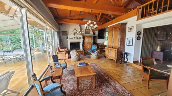 Propriété rare de 362 m² habitable avec piscine et vue Loire - 1.5 hectares