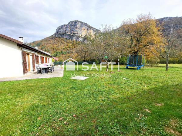 Maison plain-pied avec joli terrain