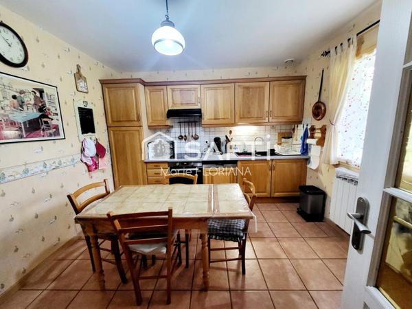 Maison plain-pied avec joli terrain